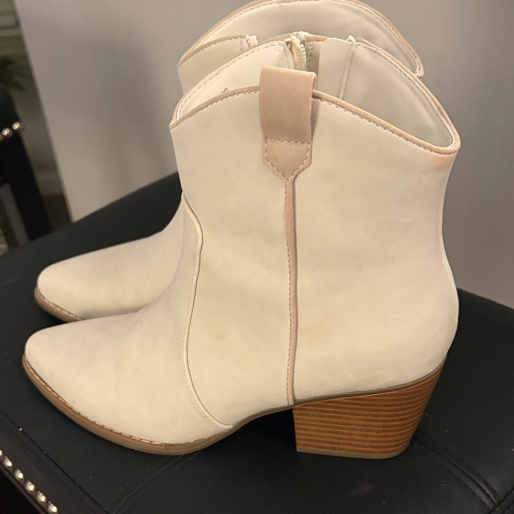 a.n.a Women's Off-White Ankle Booties